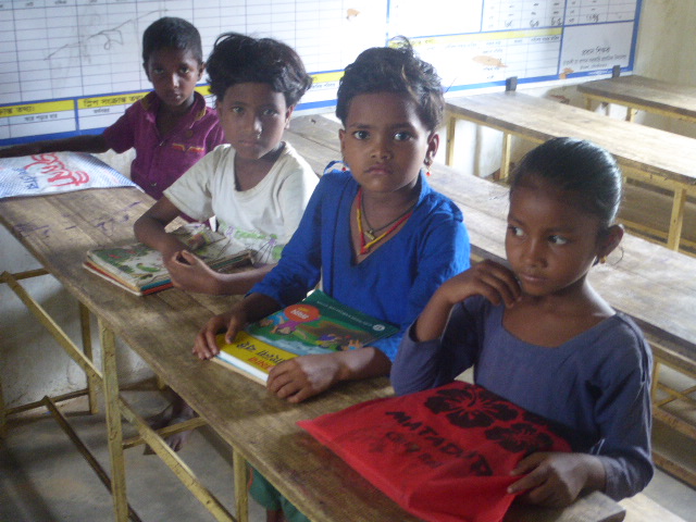 enfants à l'école au Bangladesh